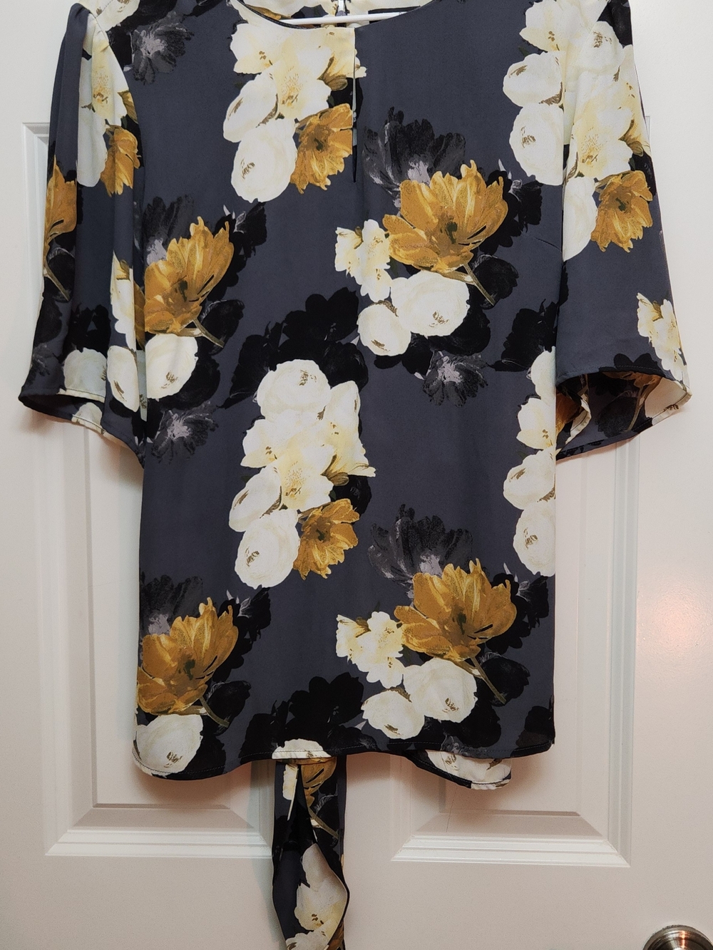 Ann Taylor Factory Dark Gray & Cream, Gold, Black, Floral Top. Size Med.